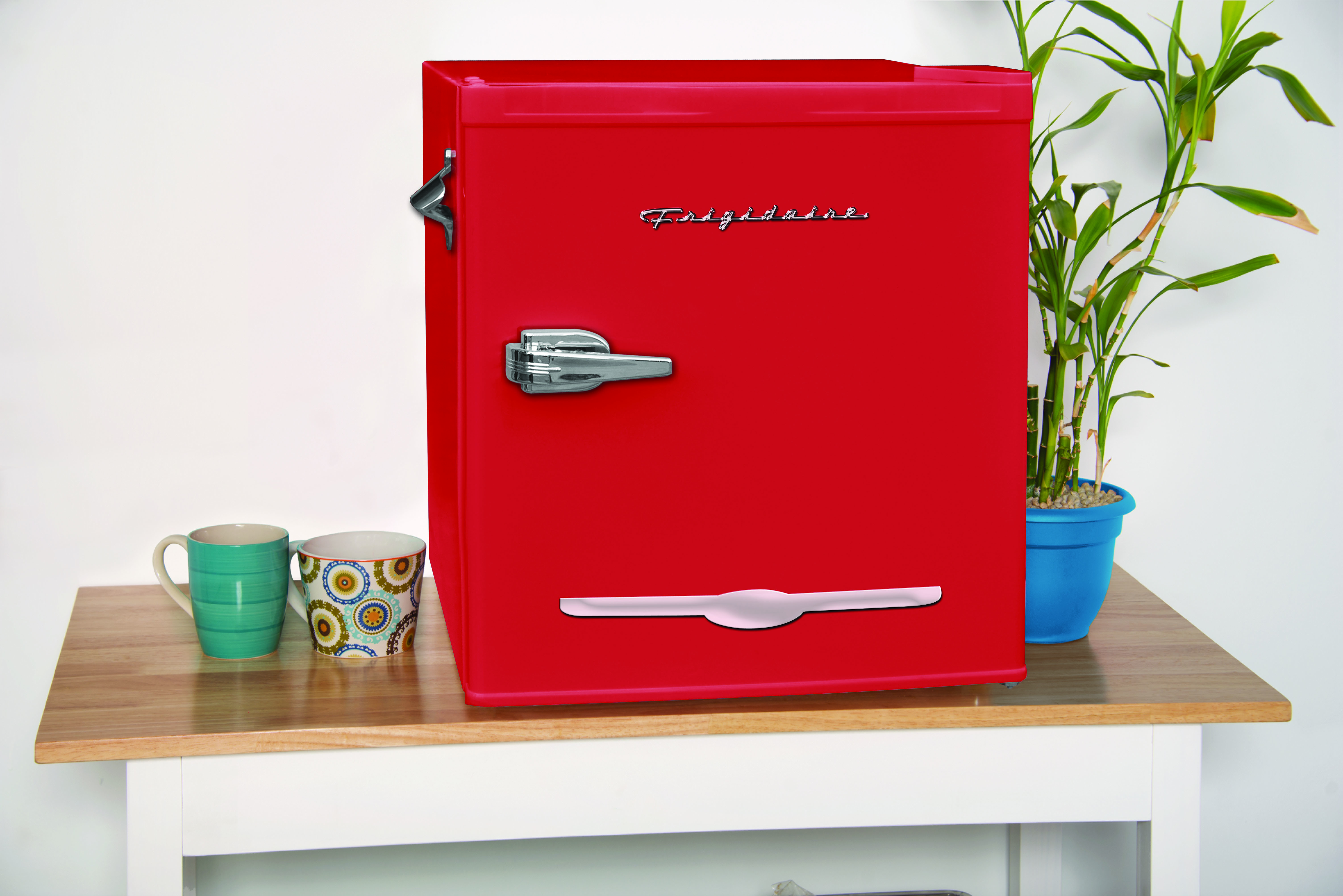 Frigidaire Retro Mini Bar Refrigerator - Red 
